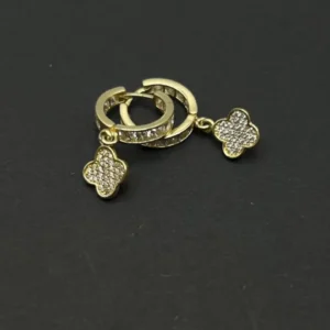 Argollas pequeñas con flor