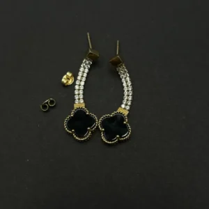 Aretes con colgante de flor negra