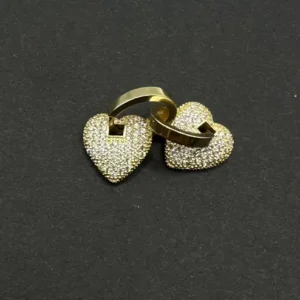 Aretes de corazón colgando con circonia