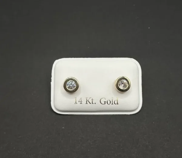 Aretes redondo pegado