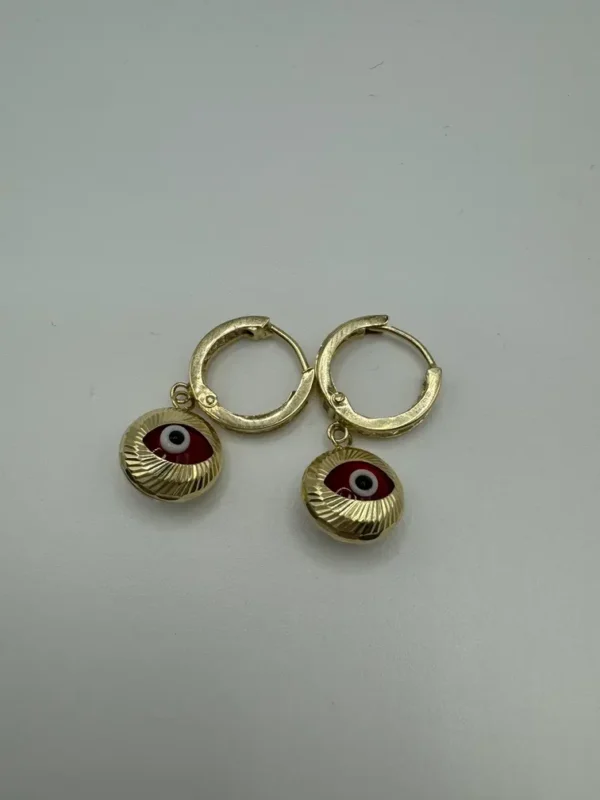 Argollas con colgante ojito rojo