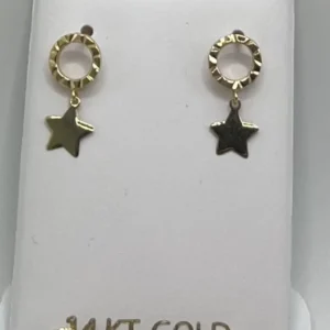 Arete chiquito con estrella colgante