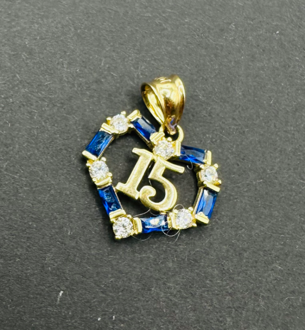 Blue quince pendant (Dije de quince azul)