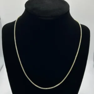 Cadena fina cuadradita