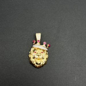 Lion pendant with crown (Dije de leon con corona