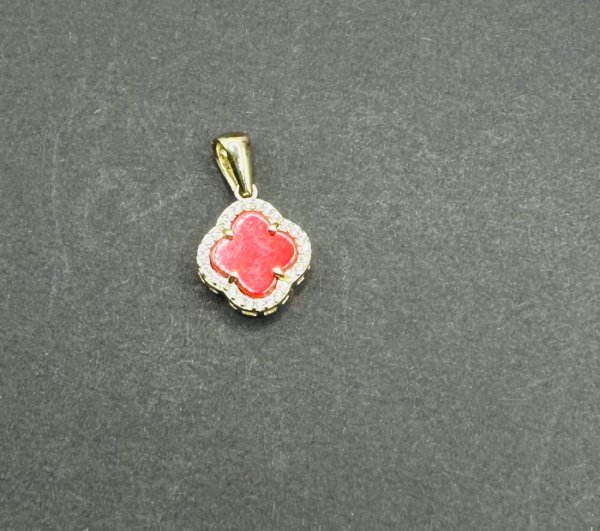 Double red clover flower pendant (Dije de flor clover roja doble