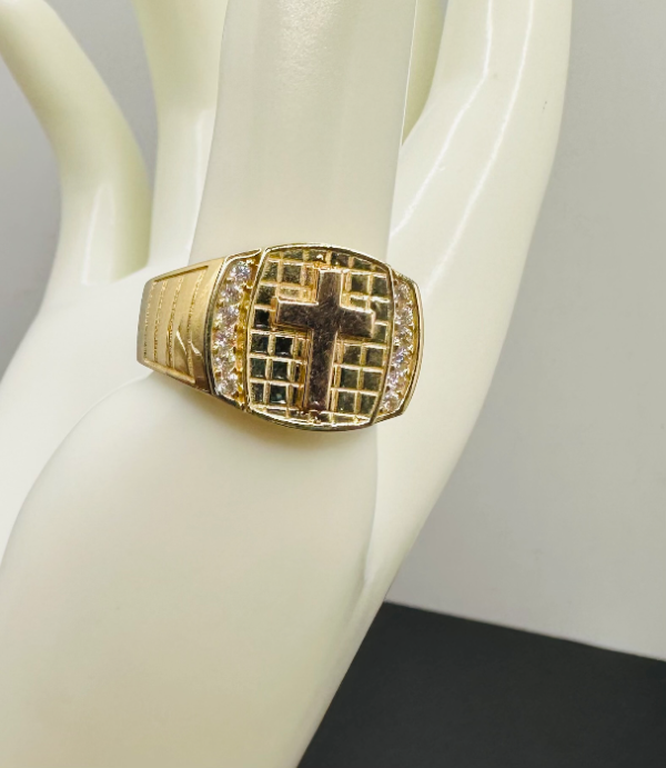 Sheet metal ring with cross (Anillo de chapa con cruz)    274