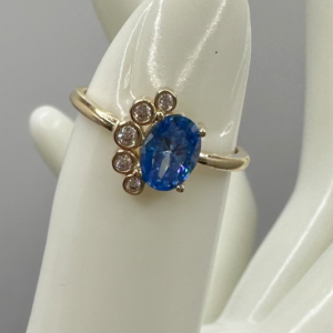Navy blue stone with zircons (Piedra azul marina con circonias)  39