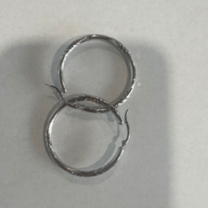 Medium white gold hoop earrings (Argollas de oro blanco medianas)   1199