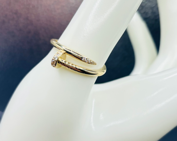 Nail ring with stone (Anillo clavo con piedra 29