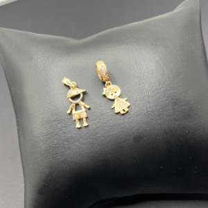 Boy and girl pendant (Dije de niño y niña