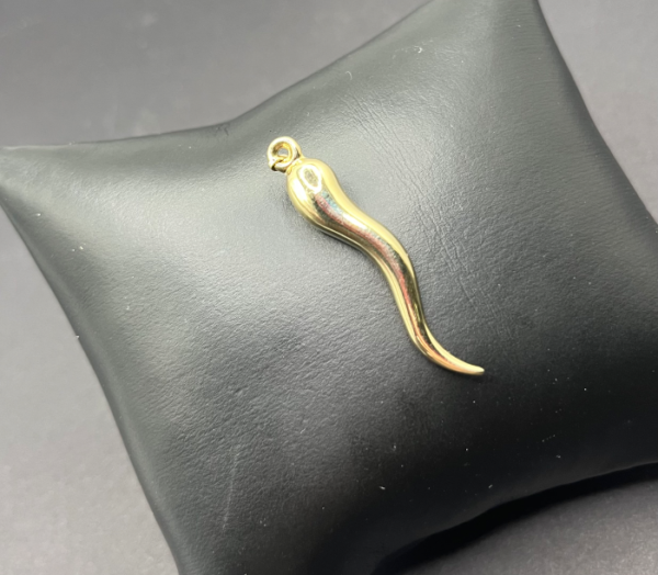 Large lucky horn pendant (Dije de cuerno de la suerte grande