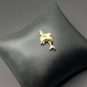 Inflated dolphin pendant (Dije de delfín inflado