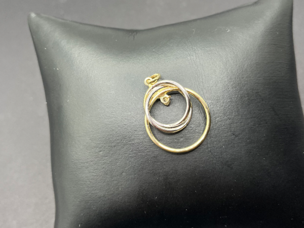 Circle pendant with soft gold (Dije de círculos con oro blando