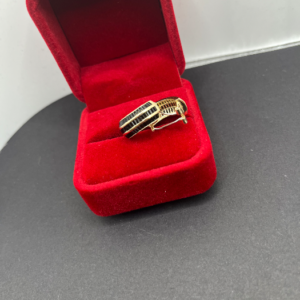 Black omega earrings (Aretes negro omega