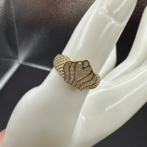 Ring with crown (Anillo con corona )      83