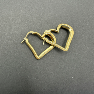 Golden heart earrings (Aretes de corazón dorados )  1150