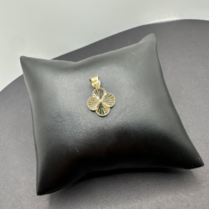 Golden clover pendant (Dije clover dorado