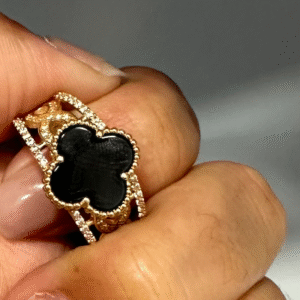 BLACK CLOVER RING (Anillo clover negro)