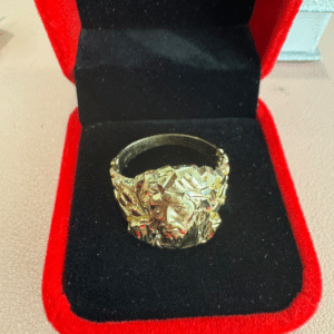 Ring with the face of a cross (Anillo con la cara de cruz)  248