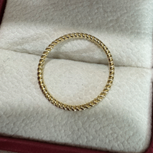 Carved circular ring  (anillo torcido )  349