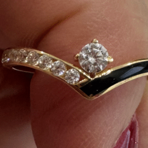 Stone ring and black line   (Anillo de piedra y línea negra)   353